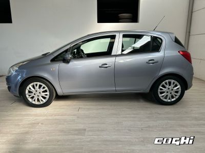 OPEL Corsa 1.2 5 porte Cosmo foto 2