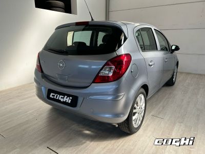 OPEL Corsa 1.2 5 porte Cosmo foto 3