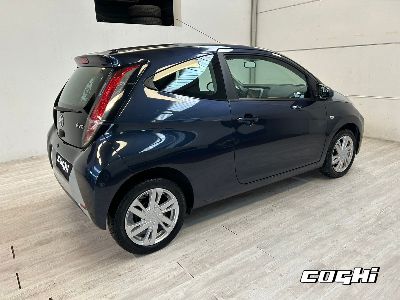 TOYOTA Aygo 1.0 VVT-i 69 CV 3 porte x-play MMT foto 2