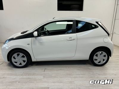 TOYOTA Aygo 1.0 VVT-i 69 CV 3 porte x-cool TSS foto 3