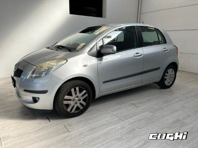 TOYOTA Yaris 1.0 5 porte Sol NEO.P. foto 2