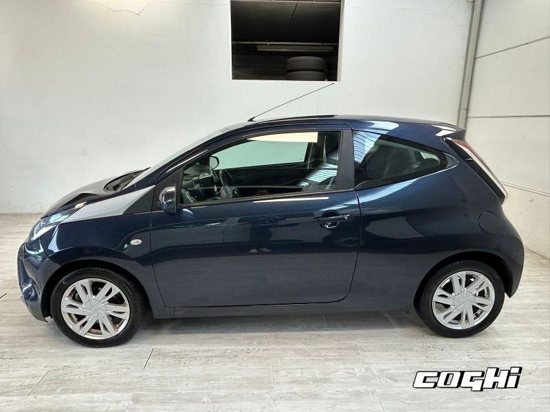 TOYOTA Aygo 1.0 VVT-i 69 CV 3 porte x-play MMT